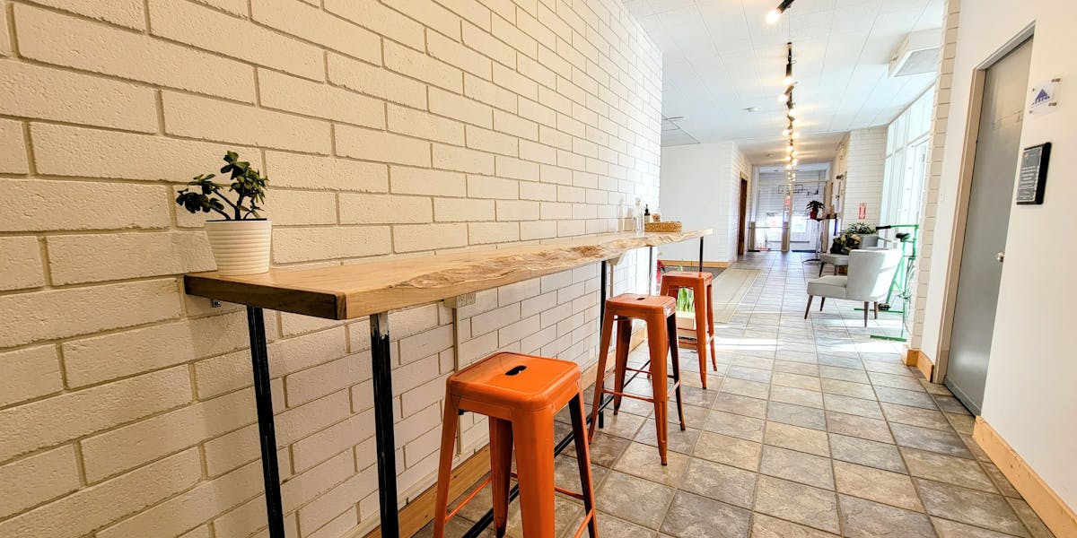 Photo of The Bar Daily Desk - D5