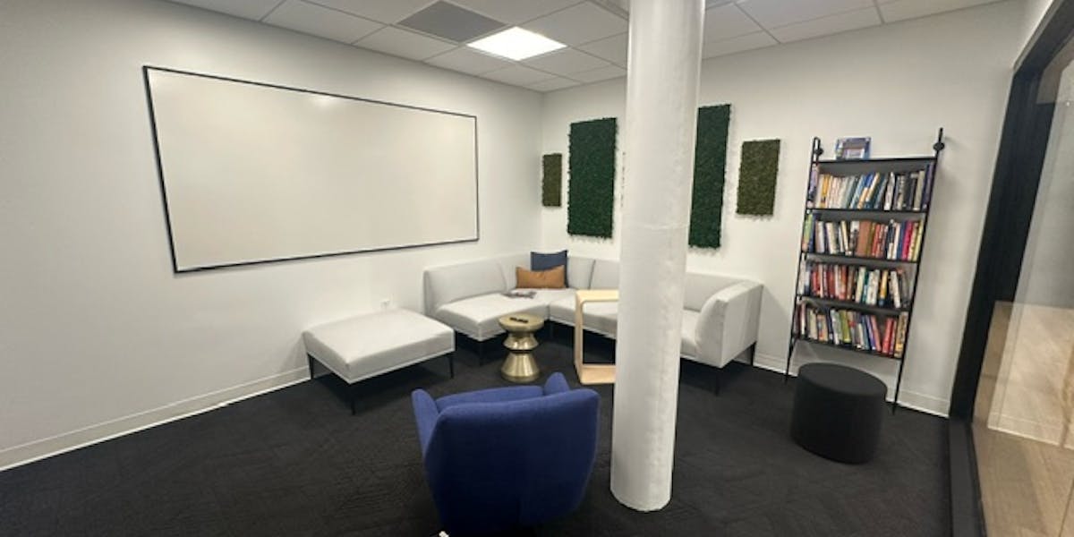 Photo of Medium workroom 225 $75 P/H