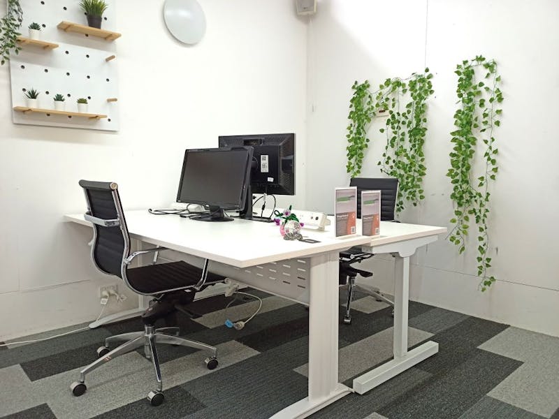 Photo of TM Hot Desk Staysharp